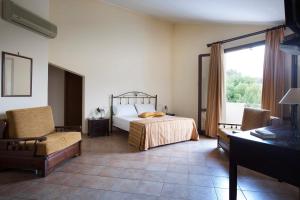 A bed or beds in a room at Hotel Terra degli Elimi