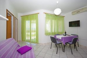 TV a/nebo společenská místnost v ubytování Apartments Senka