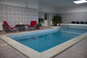 Bazén v ubytovaní Holiday Home Melinda alebo v jeho blízkosti