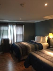 Postel nebo postele na pokoji v ubytování Jones Beach Hotel + 20 fotografií