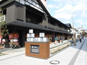 een display voor een gebouw met een winkel bij Yamagata Nanokamachi Washington Hotel in Yamagata