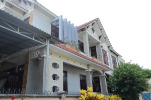 a white building with a red roof at Sea View Villa in Long Hai +12 photos