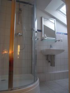 Kylpyhuone majoituspaikassa Gästehaus Strandkonsulat