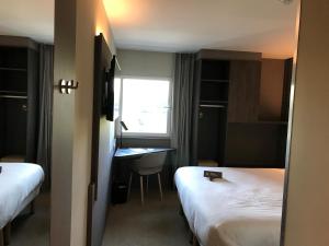 Postel nebo postele na pokoji v ubytování ibis Styles Kortrijk Expo