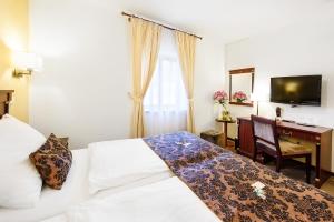 TV a/nebo společenská místnost v ubytování Hotel & Apartments U Černého orla