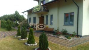 Pokoje Gościnne u Oli外面的花园