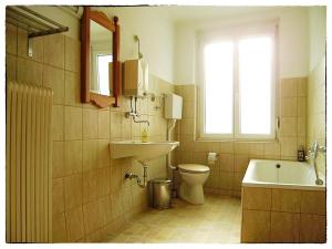 Koupelna v ubytování Cafe Vielharmonie Apart-Pension