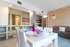 a living room filled with furniture and a table at Bianco Mare in Otranto