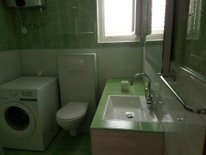 Kúpeľňa v ubytovaní 2B Apartment