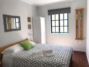 Casa da Ponte Amarela tesisinde bir odada yatak veya yataklar