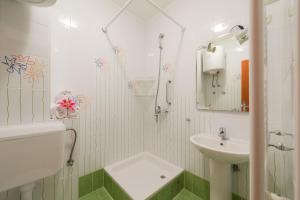 A bathroom at Apartments Villa Vallum