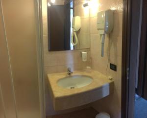 Koupelna v ubytování Albergo Valle d'Oro