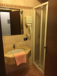 Koupelna v ubytování Albergo Valle d'Oro