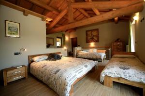 Posteľ alebo postele v izbe v ubytovaní CHALETS MONGIOIE Pra di Roburent