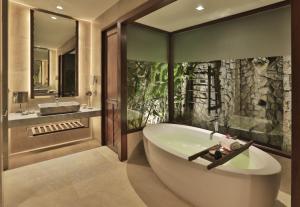 Ένα μπάνιο στο Pimalai Resort & Spa