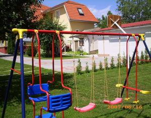 Children's play area sa Anikó Apartmanház