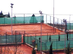 Tenis a/nebo squash v ubytování Deluxe Sea View Apartment Mate Balote nebo okolí