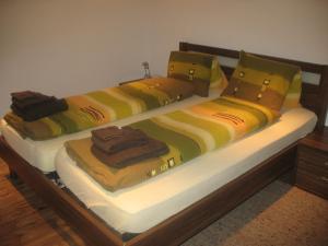 サースフェーにあるMier Gfallt`sのベッド2台(毛布、タオル付)
