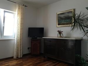 TV a/nebo společenská místnost v ubytování Longo Apartment