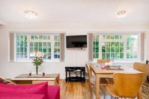 a living room with a table and a couch at Henley-on-Thames Studio Apartment in Henley on Thames