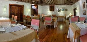A restaurant or other place to eat at La Casona del Patio