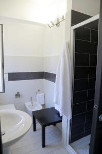 Ванна кімната в Rooms La Perla Del Mare