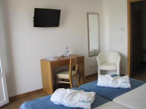 Ein Bett oder Betten in einem Zimmer der Unterkunft Hotel Mira Sagres