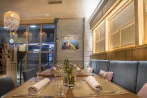 a dining room with two tables and chairs at Hotel Pirineos Figueres by Pierre & Vacances in Figueres