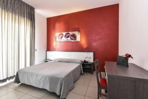 Un pat sau paturi într-o cameră la Villa Bianca Hotel & Spa