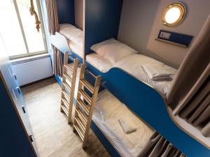 Postel nebo postele na pokoji v ubytování Heimathafen Hostel + 11 fotografií