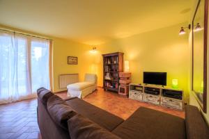 A television and/or entertainment centre at Toscana da Sogno a Villa Allegria