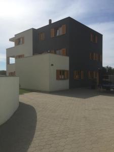 Budova, v ktorej sa vila nachádza