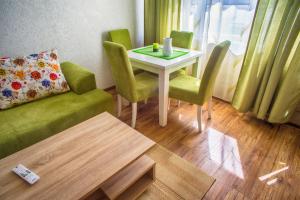 Predel za sedenje v nastanitvi Apartmani Restoran Durmitor