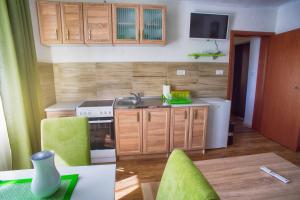 Kuhinja oz. manjša kuhinja v nastanitvi Apartmani Restoran Durmitor