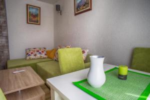 Predel za sedenje v nastanitvi Apartmani Restoran Durmitor
