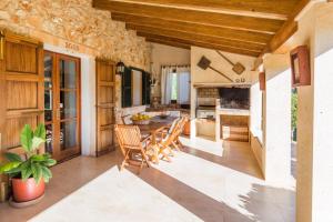A kitchen or kitchenette at Es Camp Fred