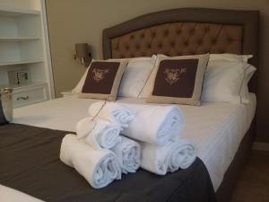 A bed or beds in a room at B&B Emozioni e Relax
