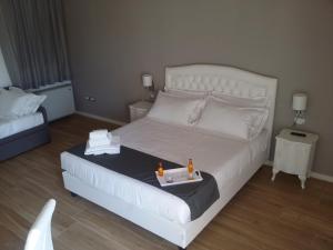 A bed or beds in a room at B&B Emozioni e Relax