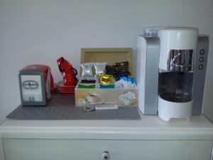 Coffee and tea making facilities at B&B Emozioni e Relax