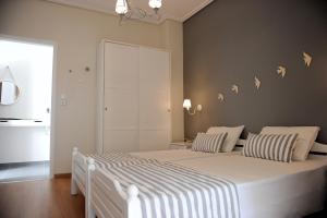 Posteľ alebo postele v izbe v ubytovaní Evangelia Rooms & Αpartments - B