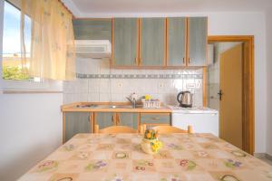 Kuchyň nebo kuchyňský kout v ubytování Apartments Cvita Sučić