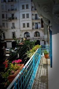 En balkon eller terrasse på Appartement Dans Immeuble Haussmanien