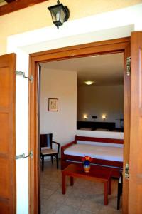 Biliardový stôl v ubytovaní Kyma Hotel