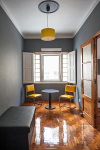 a room with two chairs and a table and a window at Lemon Tree Stay in Faro