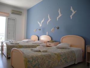 Postel nebo postele na pokoji v ubytování Ifigenia Hotel