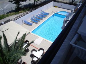 Bazén v ubytování Ifigenia Hotel nebo v jeho okolí