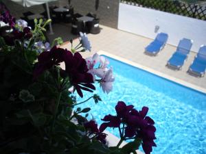 Bazén v ubytování Ifigenia Hotel nebo v jeho okolí