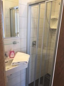 a bathroom with a shower and a sink at Pension Windinger in Schiefling am See