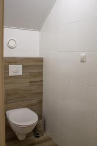 Bathroom sa Tofino, een comfortabel vakantiehuis naast een bos en zwemmeer