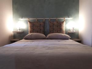 Ein Bett oder Betten in einem Zimmer der Unterkunft Appartamenti di Claudia Locazione turistica